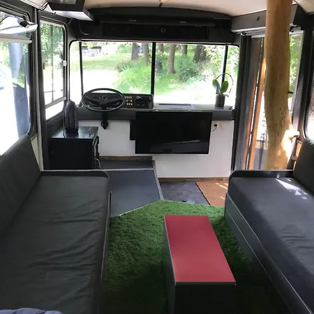 Bus Atypique Au Bord Du Canal Du Midi Et Au Coeur D'une Foret 2 * Villepinte (Aude)