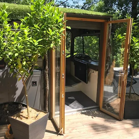 Bus Atypique Au Bord Du Canal Du Midi Et Au Coeur D'une Foret 2 * Villepinte (Aude)