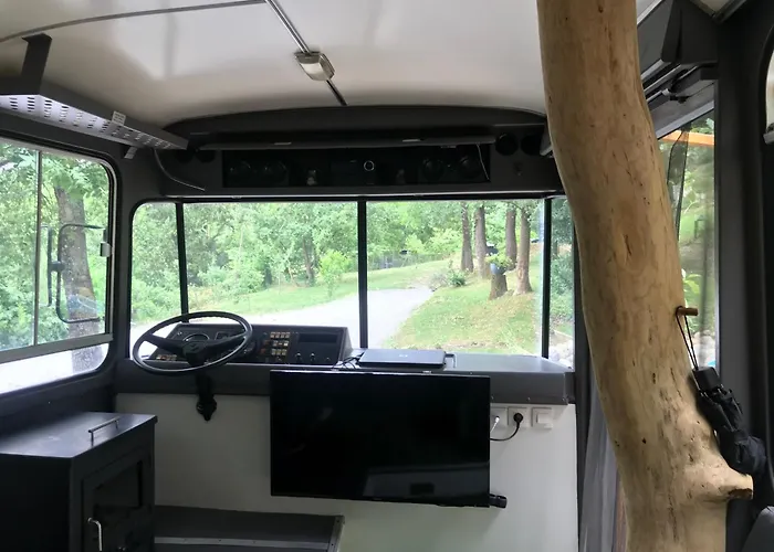 Bus Atypique Au Bord Du Canal Du Midi Et Au Coeur D'une Foret 2 *