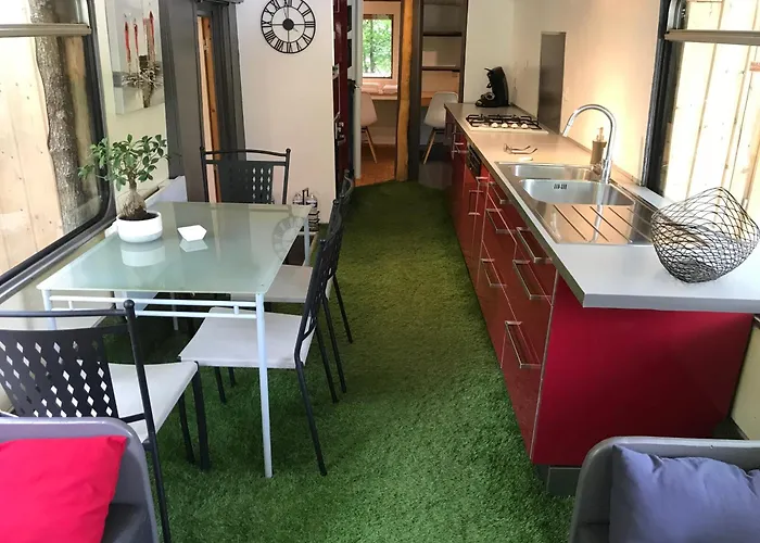 Bus Atypique Au Bord Du Canal Du Midi Et Au Coeur D'une Foret 2 Feriehus Villepinte (Aude)
