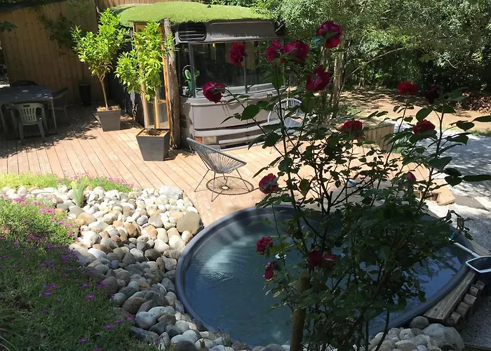 Feriehus Bus Atypique Au Bord Du Canal Du Midi Et Au Coeur D'une Foret 2