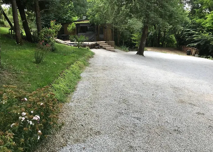 Bus Atypique Au Bord Du Canal Du Midi Et Au Coeur D'une Foret 2 別荘